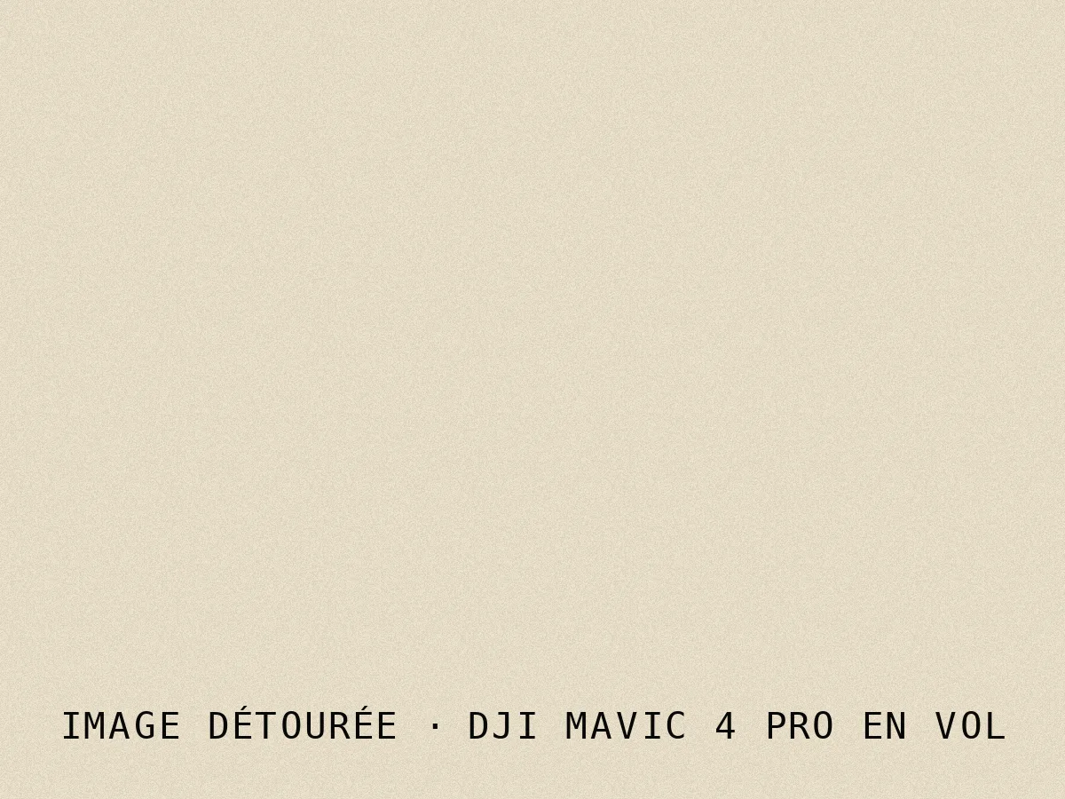 Image détourée · DJI Mavic 4 Pro en vol